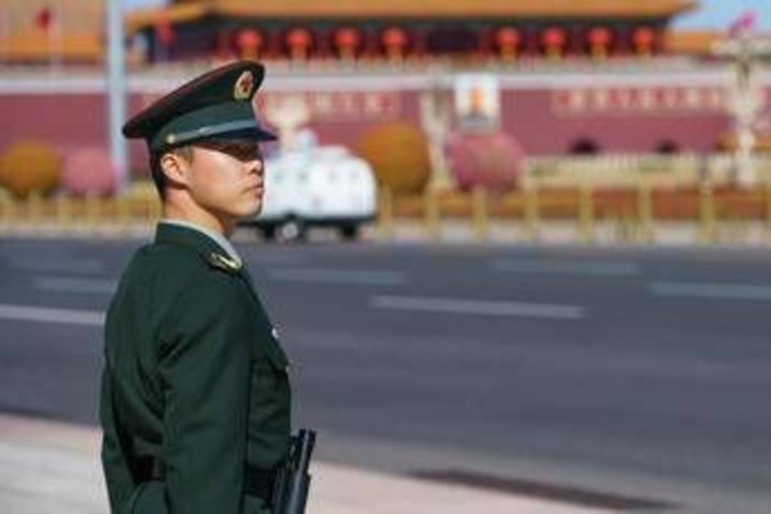 Le mire della Cina su Okinawa, aereo militare punta radar contro jet del Giappone Le mire della Cina su Okinawa, aereo militare punta radar contro jet del Giappone