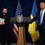 Ucraina, Trump: "Incontro straordinario con Zelensky, molto più vicini a pace" Ucraina, Trump: "Incontro straordinario con Zelensky, molto più vicini a pace"