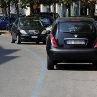 Strisce blu e nuovo Codice della strada, cosa cambia nel 2026: le nuove regole