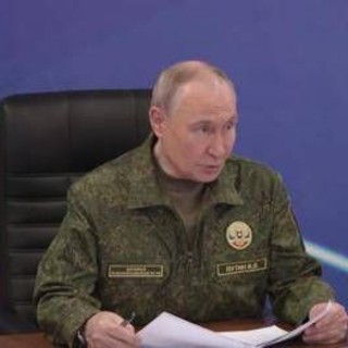 Putin: "Ucraina non ha fretta di finire guerra con mezzi pacifici" Putin: "Ucraina non ha fretta di finire guerra con mezzi pacifici"