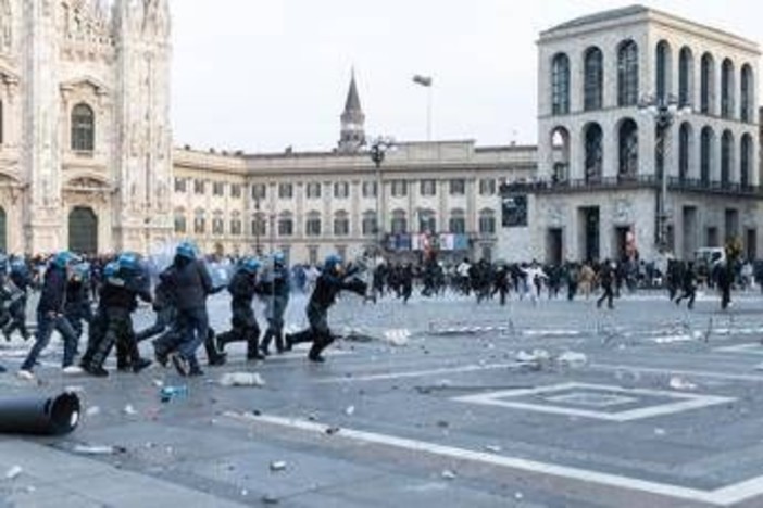 Decreto sicurezza, tutte le misure varate dopo gli scontri: dal fermo preventivo per i minori ai 500 militari a Milano Decreto sicurezza, tutte le misure varate dopo gli scontri: dal fermo preventivo per i minori ai 500 militari a Milano