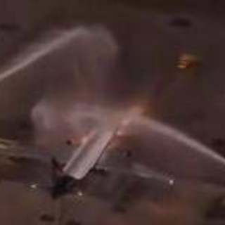 Mondiali, il Brasile parte e l'aereo viene... battezzato