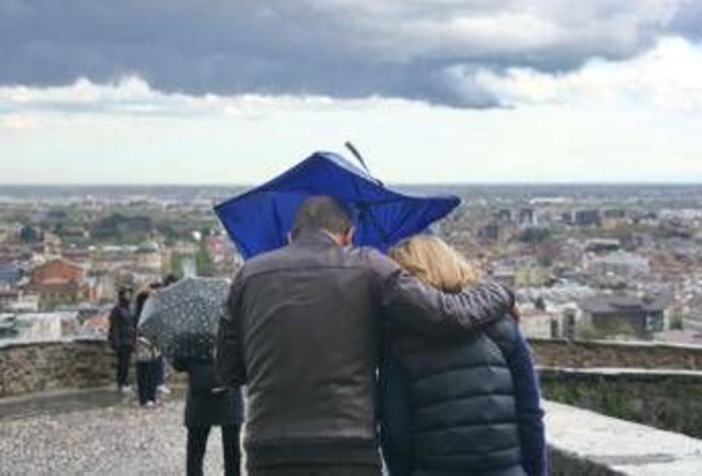 Venti forti e temporali, l'Italia nella morsa del maltempo: 4 regioni in allerta arancione Venti forti e temporali, l'Italia nella morsa del maltempo: 4 regioni in allerta arancione