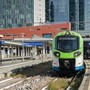 Milano, giovane investita da treno a Porta Garibaldi: solo lievi ferite