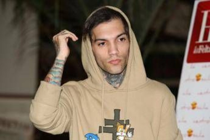 GionnyScandal, il passato difficile: "Quando è morta nonna ho tentato il suicidio" GionnyScandal, il passato difficile: "Quando è morta nonna ho tentato il suicidio"