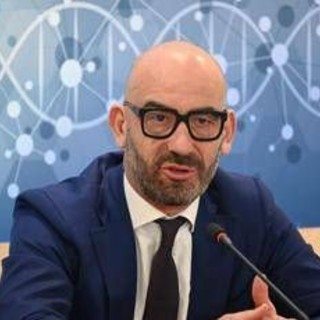 Influenza, Bassetti: &quot;In ospedale 20enne con pericardite-miocardite, giovani vaccinatevi&quot;