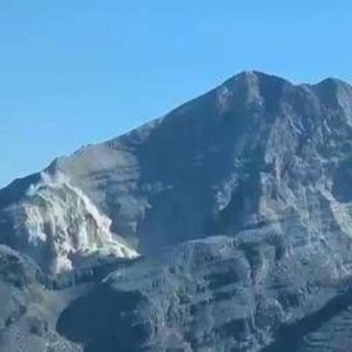 Frana sulle Tofane, escursionista salvata da eliambulanza Frana sulle Tofane, escursionista salvata da eliambulanza