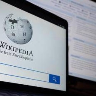 Intelligenza artificiale, fondatore di Wikipedia: "Non è affidabile per scrivere articoli"