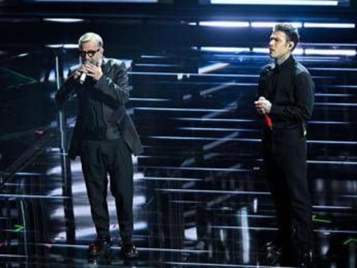 Sanremo 2026, Fedez e Masini in gara con il brano 'Male necessario' Sanremo 2026, Fedez e Masini in gara con il brano 'Male necessario'