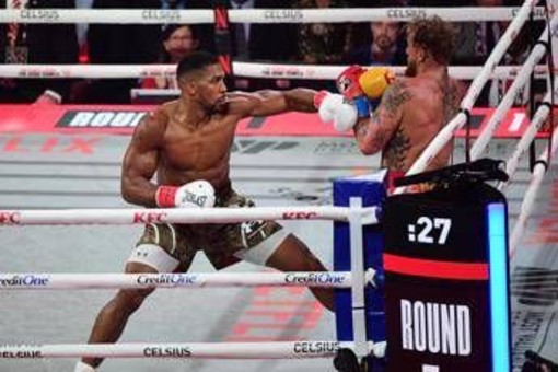 Joshua, incidente in Nigeria: il Suv si schianta, 2 morti