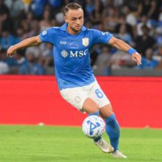 Tocco di mano di Lobotka, Chivu chiede rigore: proteste in Inter-Napoli