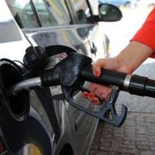 Benzina e diesel, prezzi ancora in aumento: gasolio a un passo da 2,1 euro