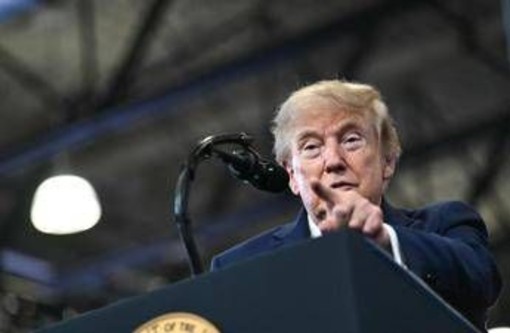 Trump e la mappa con lo Stretto di Hormuz: "Nuovo territorio Usa". Ira di Teheran: "Illusione che correggeremo" Trump e la mappa con lo Stretto di Hormuz: "Nuovo territorio Usa". Ira di Teheran: "Illusione che correggeremo"
