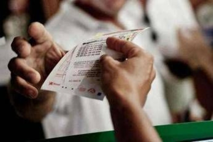 Superenalotto, numeri e combinazione vincente oggi 5 dicembre 2025 Superenalotto, numeri e combinazione vincente oggi 5 dicembre 2025