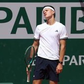 Roland Garros, Mensik eroico: batte Navone (e i crampi) e vola al terzo turno dopo 5 ore di battaglia Roland Garros, Mensik eroico: batte Navone (e i crampi) e vola al terzo turno dopo 5 ore di battaglia