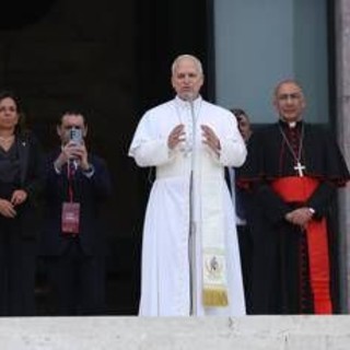 Monito del Papa: "Non si chiami ‘difesa’ il riarmo che depaupera investimenti in educazione e salute"