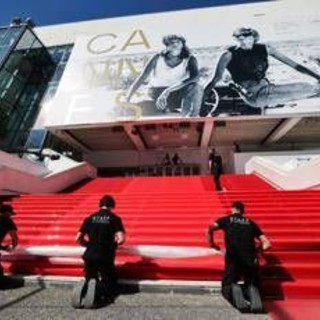 Cannes, tra gli sponsor quest'anno c'è Meta ma resta il divieto di selfie sul red carpet Cannes, tra gli sponsor quest'anno c'è Meta ma resta il divieto di selfie sul red carpet
