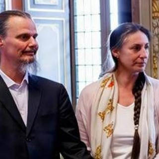 Famiglia nel bosco, bimba ricoverata per crisi respiratoria. Garante per l'Infanzia: "La mamma non è con lei"