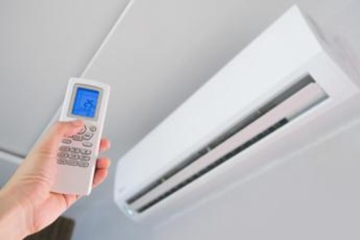 Condizionatori in 6 case su 10, medici ambiente: "Più rischi per qualità aria indoor"