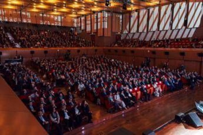 Economia, Fontana: "Lombardia motore del Paese, da consulenti finanziari contributo importante"