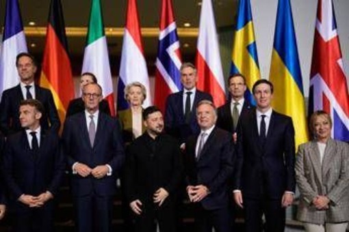Ucraina, Meloni a Berlino con i leader europei: "Una forza multinazionale per Kiev" Ucraina, Meloni a Berlino con i leader europei: "Una forza multinazionale per Kiev"