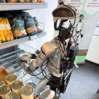 I robot lavorano al supermercato in Danimarca, gli umanoidi tra scaffali e casse I robot lavorano al supermercato in Danimarca, gli umanoidi tra scaffali e casse