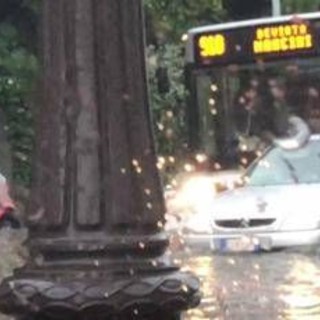 Grandine a Roma sud e sul litorale: strade allagate e traffico in tilt