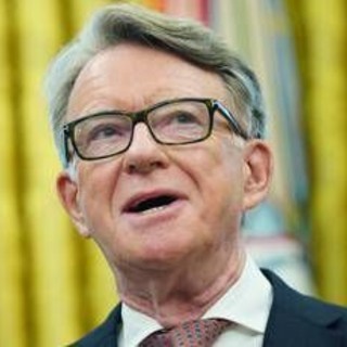 Caso Epstein, possibili altre dimissioni dopo pubblicazione messaggi WhatsApp di Mandelson