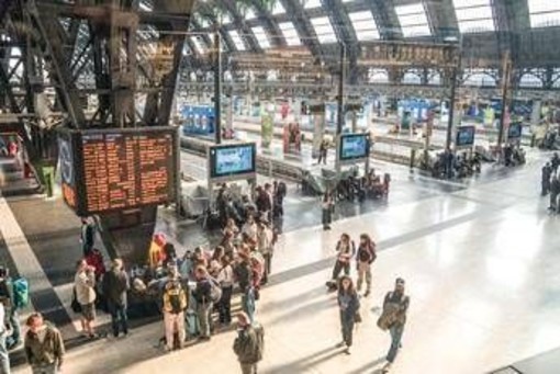 Sciopero treni 11 giugno, sospesa la protesta: lo stop dopo il tavolo al Mit Sciopero treni 11 giugno, sospesa la protesta: lo stop dopo il tavolo al Mit