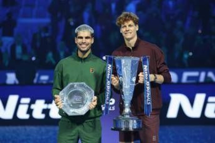 Sinner e l'abbraccio con Alcaraz a Miami: i complimenti di Carlos per il trionfo a Indian Wells