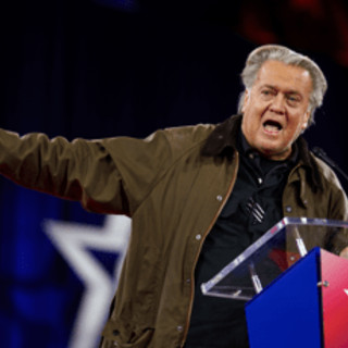 "Faremo cadere Papa Francesco", il piano di Bannon nelle mail a Epstein "Faremo cadere Papa Francesco", il piano di Bannon nelle mail a Epstein