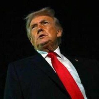 Trump svela la super arma segreta: "Abbiamo usato il Discombobulator in Venezuela" Trump svela la super arma segreta: "Abbiamo usato il Discombobulator in Venezuela"