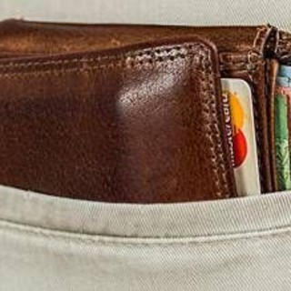 Foggia, migrante trova portafoglio con 500 euro e lo riconsegna alla Polizia Locale Foggia, migrante trova portafoglio con 500 euro e lo riconsegna alla Polizia Locale