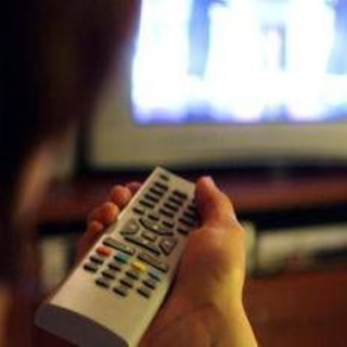 Ascolti tv martedì 28 aprile, la replica di 'Montalbano' vince prima serata