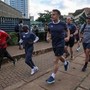 Sorpresa a Nairobi: Macron corre con Kipchoge, leggenda della maratona Sorpresa a Nairobi: Macron corre con Kipchoge, leggenda della maratona