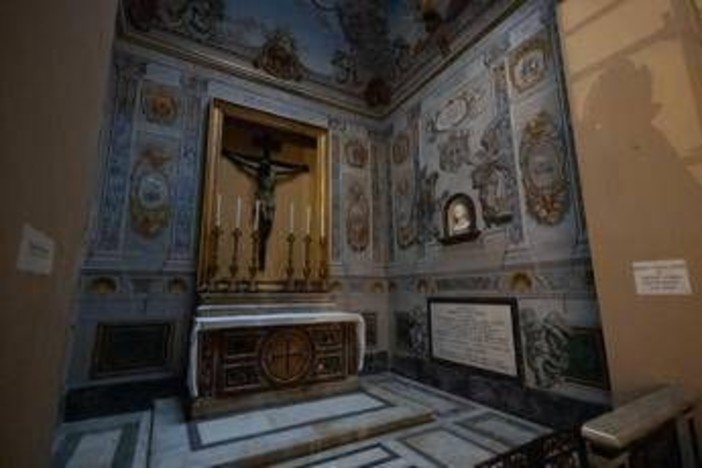 Angelo di San Lorenzo in Lucina, nuove polemiche: ora somiglia a Marina Berlusconi?