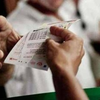 Superenalotto, numeri combinazione vincente oggi 28 maggio