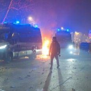 Scontri Torino, la bozza di risoluzione del centrodestra: "Ferma condanna, solidarietà ad agenti"