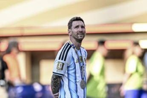 Messi torna in Argentina, oggi i funerali e l'ultimo saluto a papà Jorge