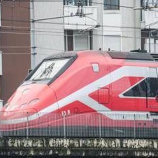 Sabotaggi su linee dell'Alta velocità, treni in ritardo e rallentamenti. Salvini: "Atti criminali" Sabotaggi su linee dell'Alta velocità, treni in ritardo e rallentamenti. Salvini: "Atti criminali"