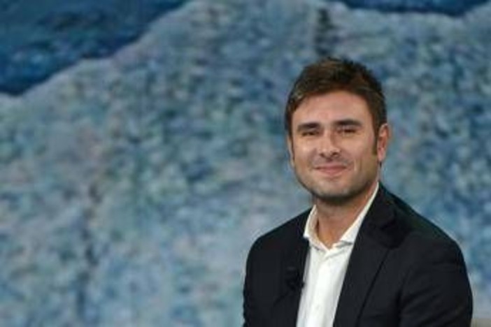 Di Battista ricoverato a Cuba, l'operazione e i tempi del possibile rientro in Italia: cosa sappiamo Di Battista ricoverato a Cuba, l'operazione e i tempi del possibile rientro in Italia: cosa sappiamo