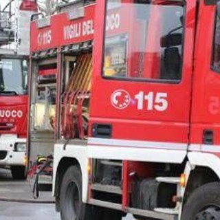 Esplosione in un'officina a Roma: morto un operaio, indagini in corso Esplosione in un'officina a Roma: morto un operaio, indagini in corso