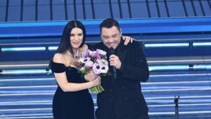 Sanremo, Tiziano Ferro a Laura Pausini: "Il prossimo anno io e te insieme"