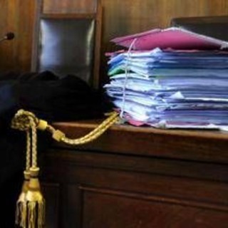 Uccise il vicino che gli stava demolendo casa con la ruspa, assolto per legittima difesa Uccise il vicino che gli stava demolendo casa con la ruspa, assolto per legittima difesa