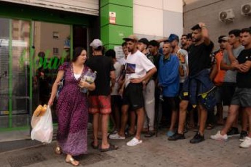 Ceuta, viaggio tra i migranti che provano a restare: "Ci avevano detto che la frontiera era aperta..." Ceuta, viaggio tra i migranti che provano a restare: "Ci avevano detto che la frontiera era aperta..."