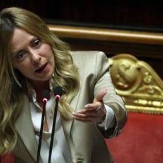Meloni, pressing sull'Ue per l'energia e critica a Trump: "Rischiosa intesa su gasolio russo"