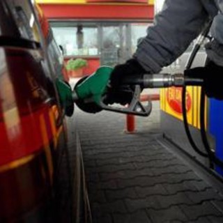 Caro carburanti, anche IP mette un tetto ai prezzi dopo Eni: sconto per 8.500 distributori