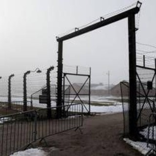 Giorno della Memoria, Meloni: "Pagina buia, condanniamo complicità del regime fascista" Giorno della Memoria, Meloni: "Pagina buia, condanniamo complicità del regime fascista"