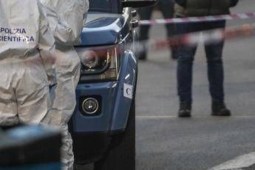 Cadavere di una donna nel giardino di una casa disabitata, è giallo a Messina Cadavere di una donna nel giardino di una casa disabitata, è giallo a Messina