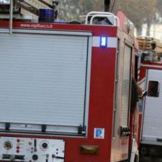 Roma, incendio a ridosso della linea ferroviaria: circolazione rallentata tra Ponte Galeria e Fiumicino Roma, incendio a ridosso della linea ferroviaria: circolazione rallentata tra Ponte Galeria e Fiumicino